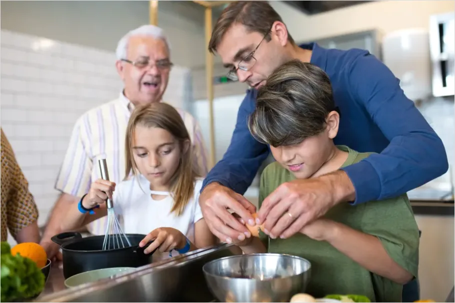 Detail Family Cooking Together Kitchen Lifestyle Number 16