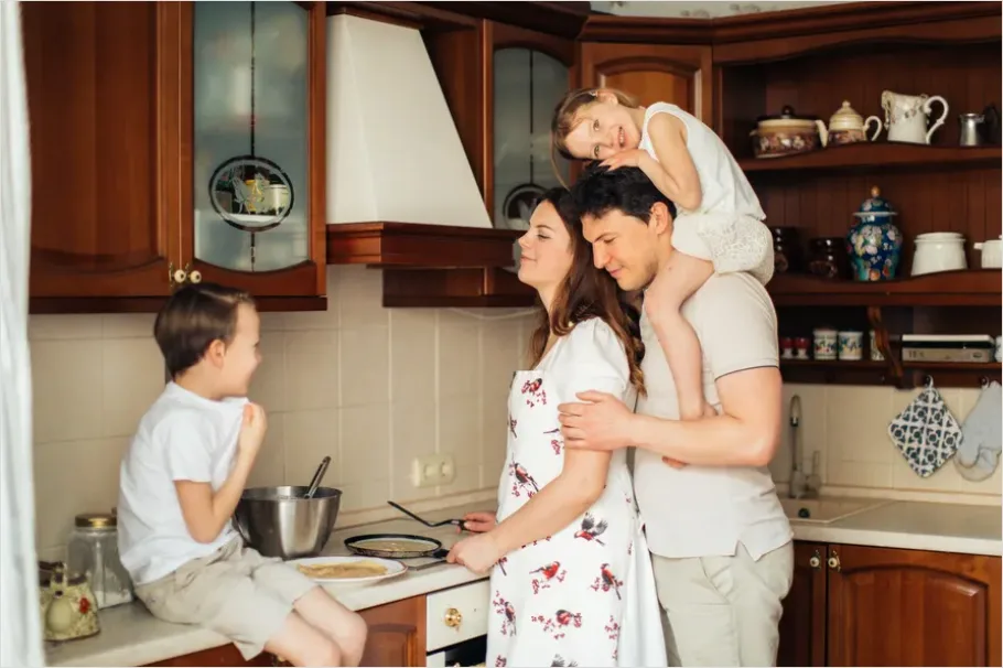 Detail Family Cooking Together Kitchen Lifestyle Number 3