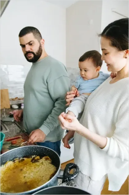 Detail Family Cooking Together Kitchen Lifestyle Number 4