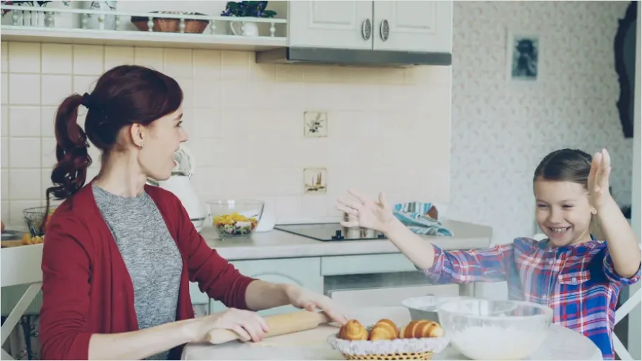 Detail Family Cooking Together Kitchen Lifestyle Number 8