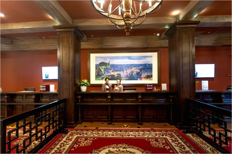 Detail Family Hotel Check In Lobby Scene Number 15