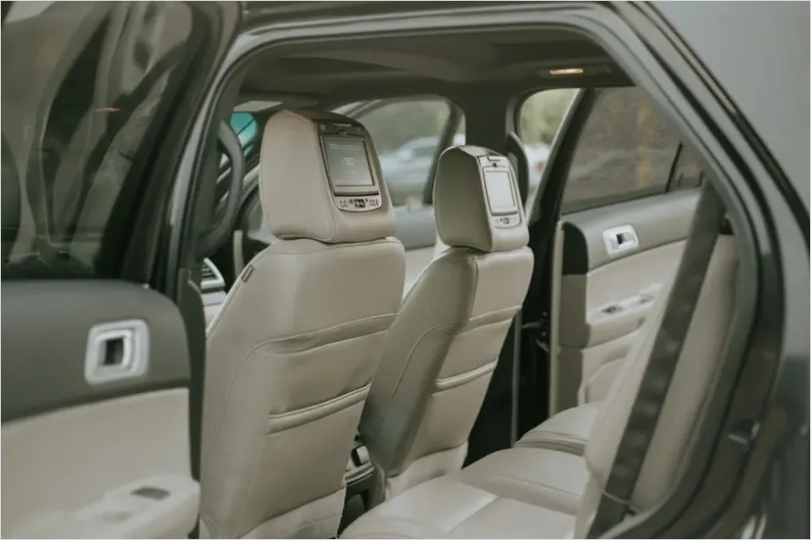 Detail Family Road Trip Car Interior View Number 16