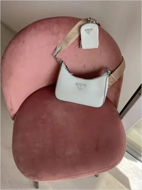 Detail Handbag On Chair Aesthetic Number 11