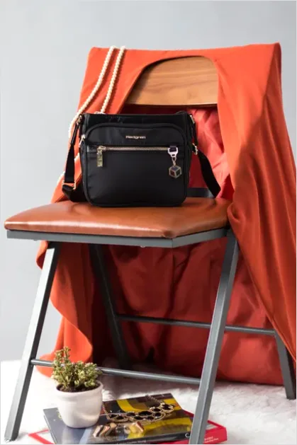 Detail Handbag On Chair Aesthetic Number 15