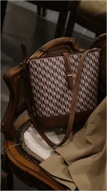 Detail Handbag On Chair Aesthetic Number 16