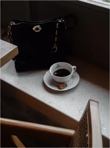 Detail Handbag On Chair Aesthetic Number 4