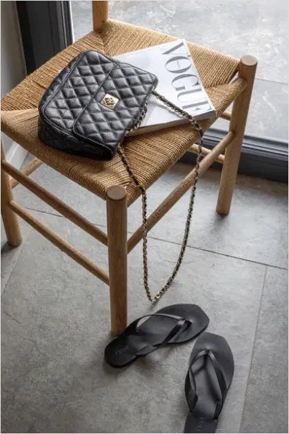 Detail Handbag On Chair Aesthetic Number 7