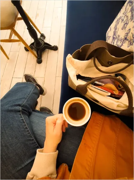 Detail Handbag On Chair Aesthetic Number 10