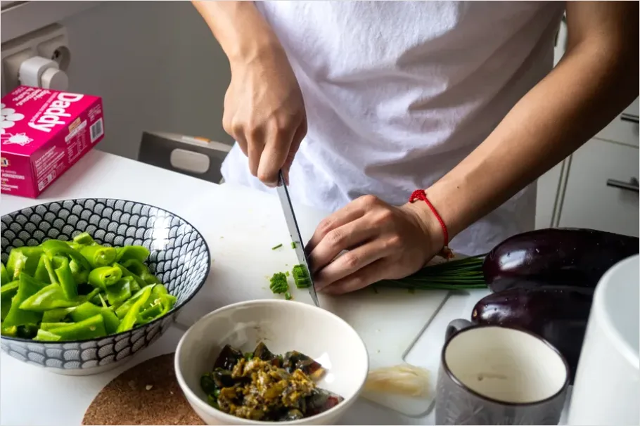 Detail Healthy Family Meal Prep Cutting Vegetables Number 15