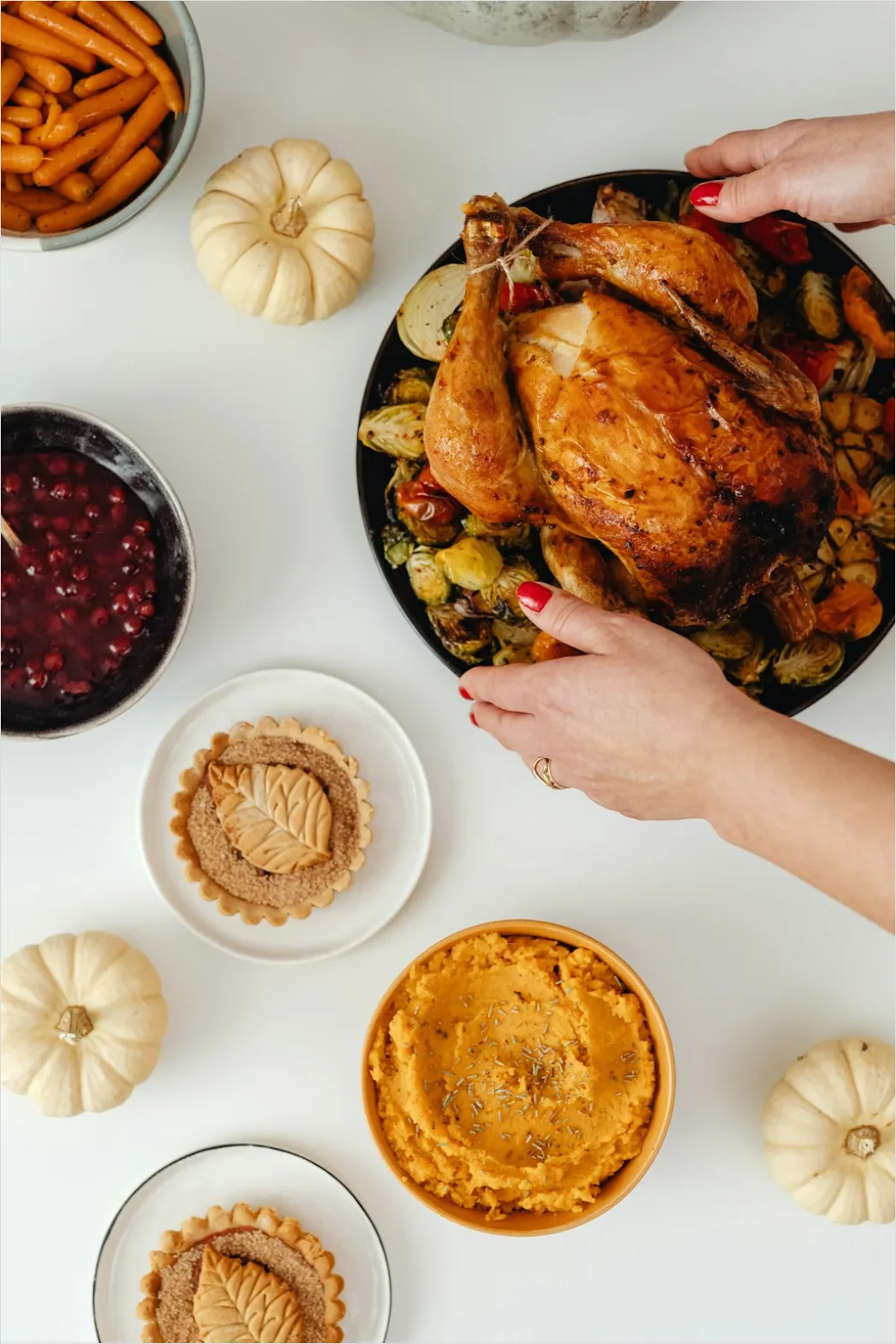 Holiday Turkey Carving Dinner Table Scene D083