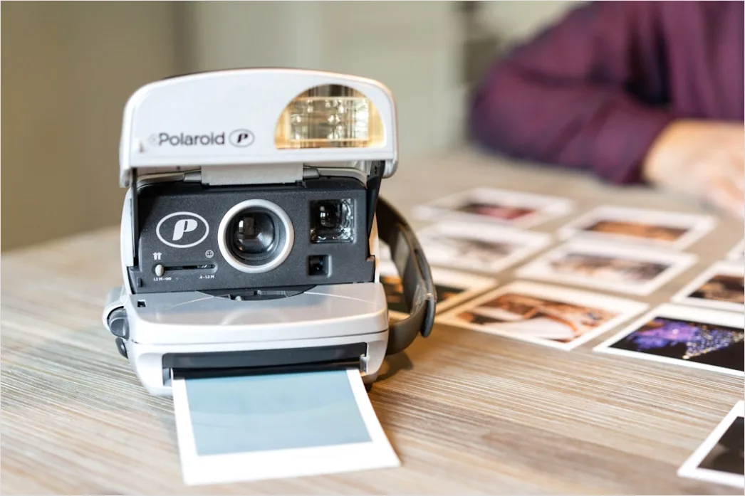 Detail Instant Camera With Film Number 11