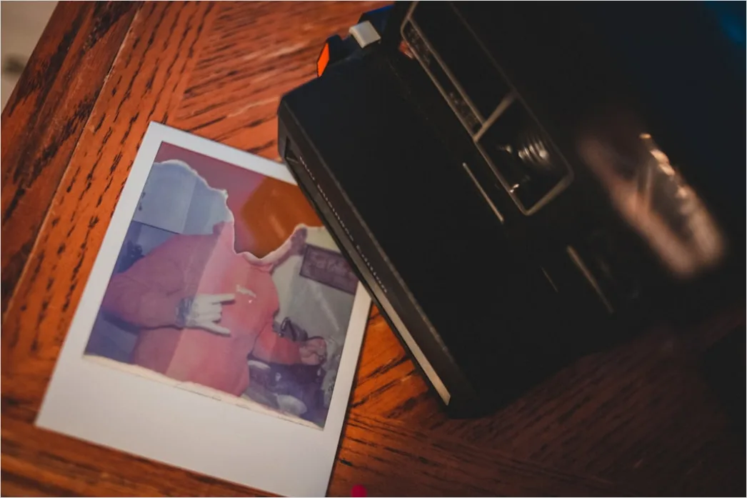 Detail Instant Camera With Film Number 12