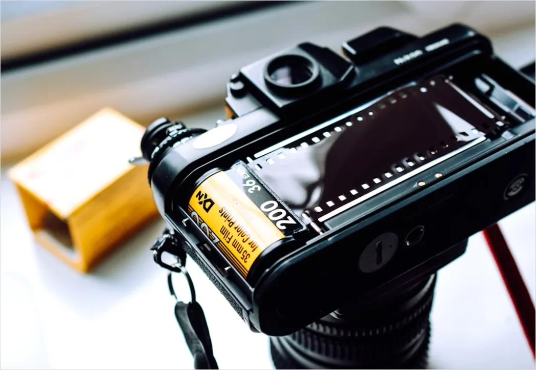 Detail Instant Camera With Film Number 7