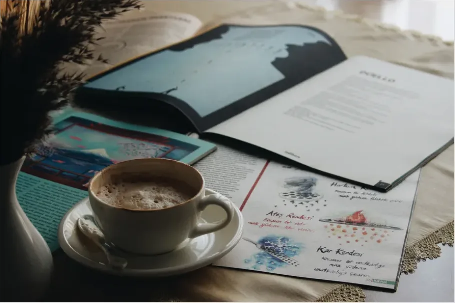 Detail Magazine On Coffee Table Number 11