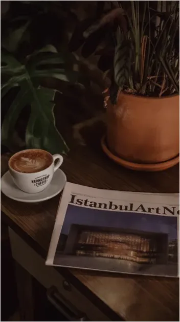 Detail Magazine On Coffee Table Number 12