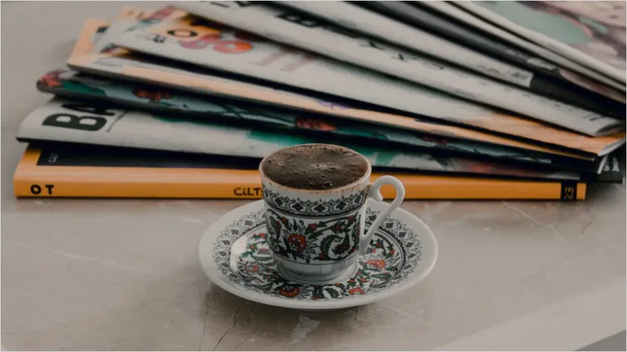 Detail Magazine On Coffee Table Number 3