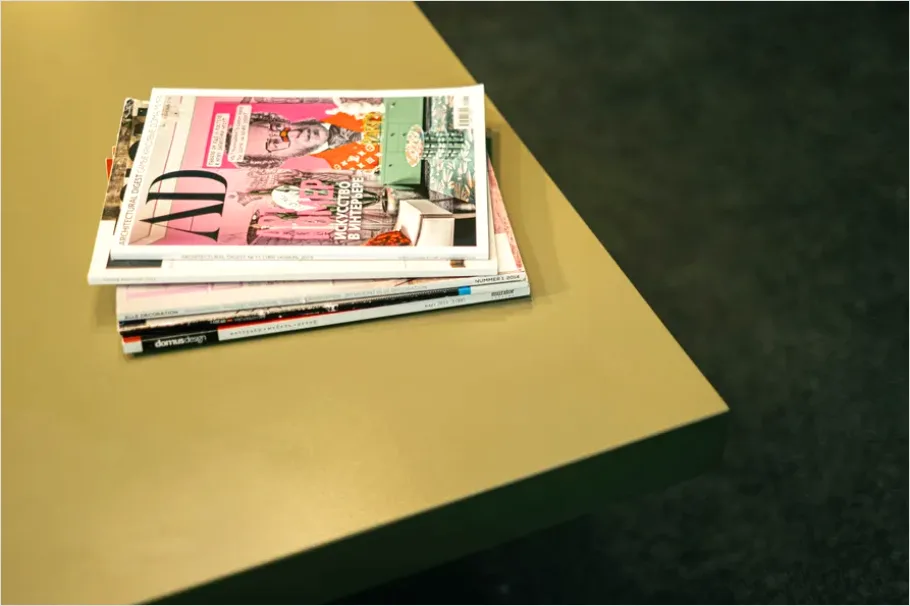 Detail Magazine On Coffee Table Number 4