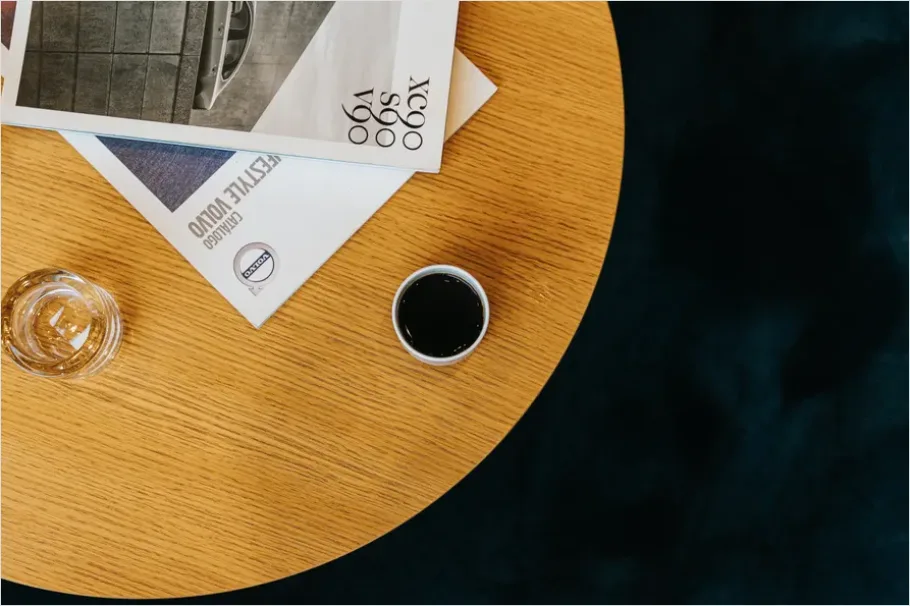 Detail Magazine On Coffee Table Number 6
