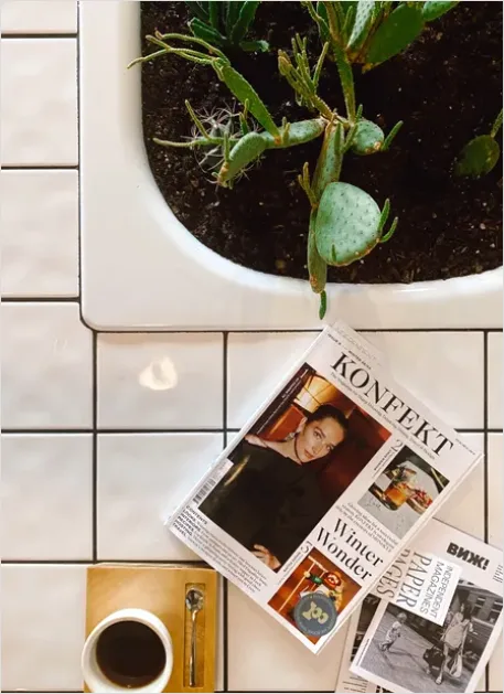 Detail Magazine On Coffee Table Number 9