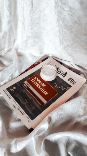 Detail Magazine On Coffee Table Number 10