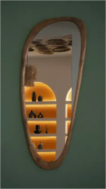 Detail Mirror And Decor Shelf Number 16