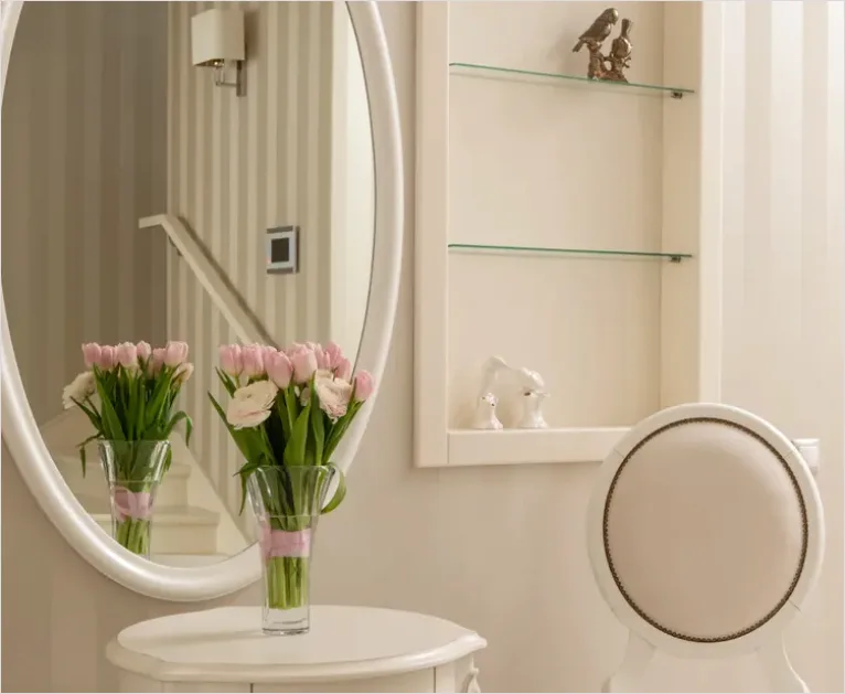 Detail Mirror And Decor Shelf Number 3
