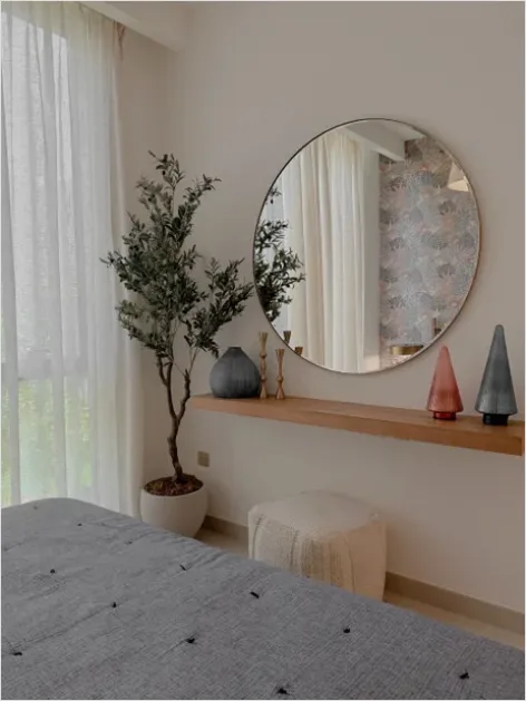 Detail Mirror And Decor Shelf Number 8