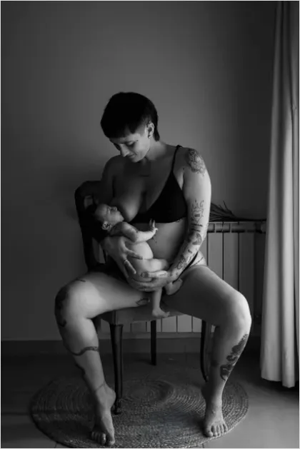 Mother Breastfeeding Intimate Natural Moment D2e7