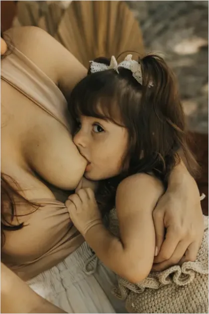 Detail Mother Breastfeeding Intimate Natural Moment Number 11