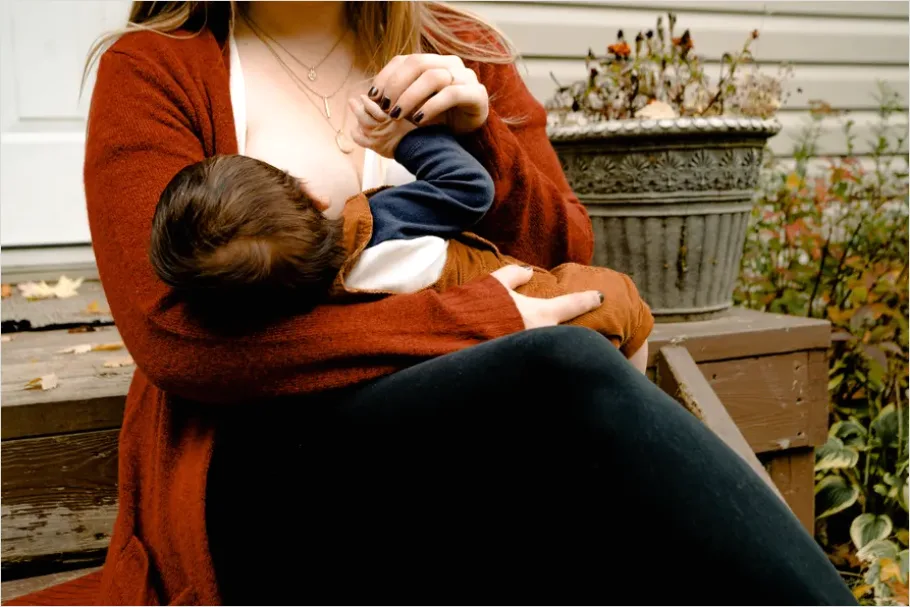 Detail Mother Breastfeeding Intimate Natural Moment Number 12