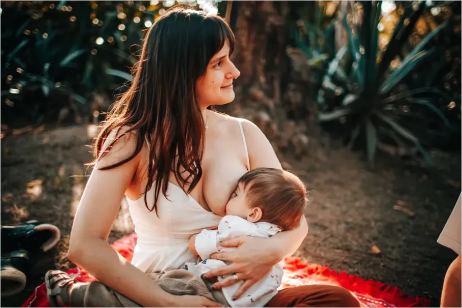 Detail Mother Breastfeeding Intimate Natural Moment Number 8