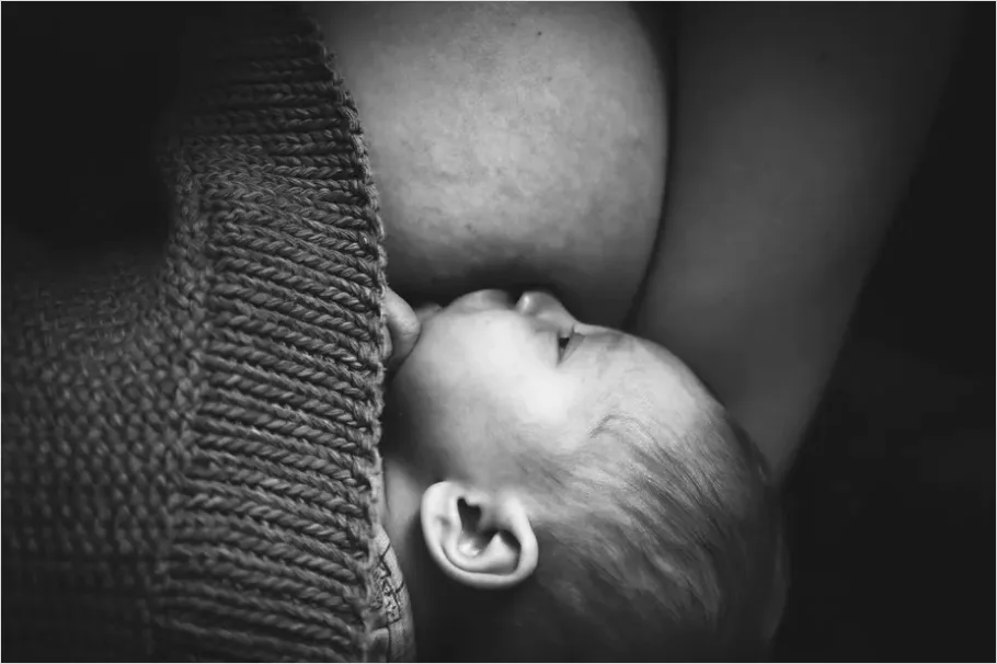 Detail Mother Breastfeeding Intimate Natural Moment Number 9