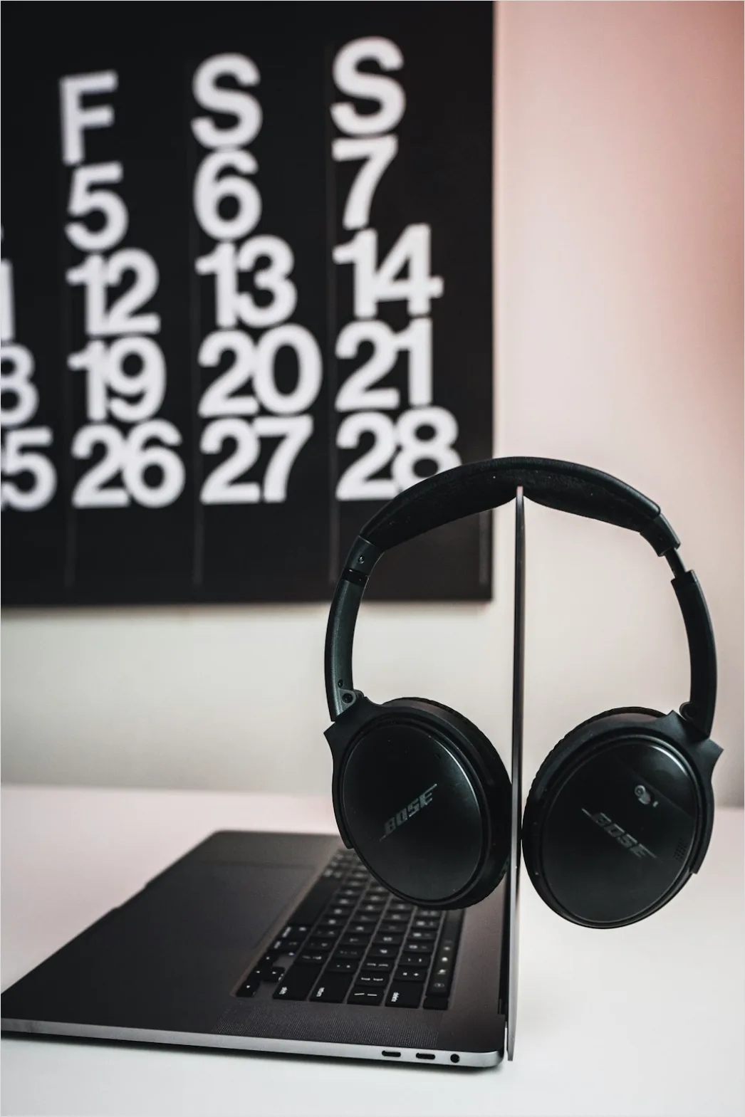 Detail Noise Cancelling Headphones On Desk Number 12
