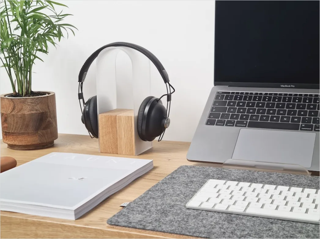 Detail Noise Cancelling Headphones On Desk Number 14