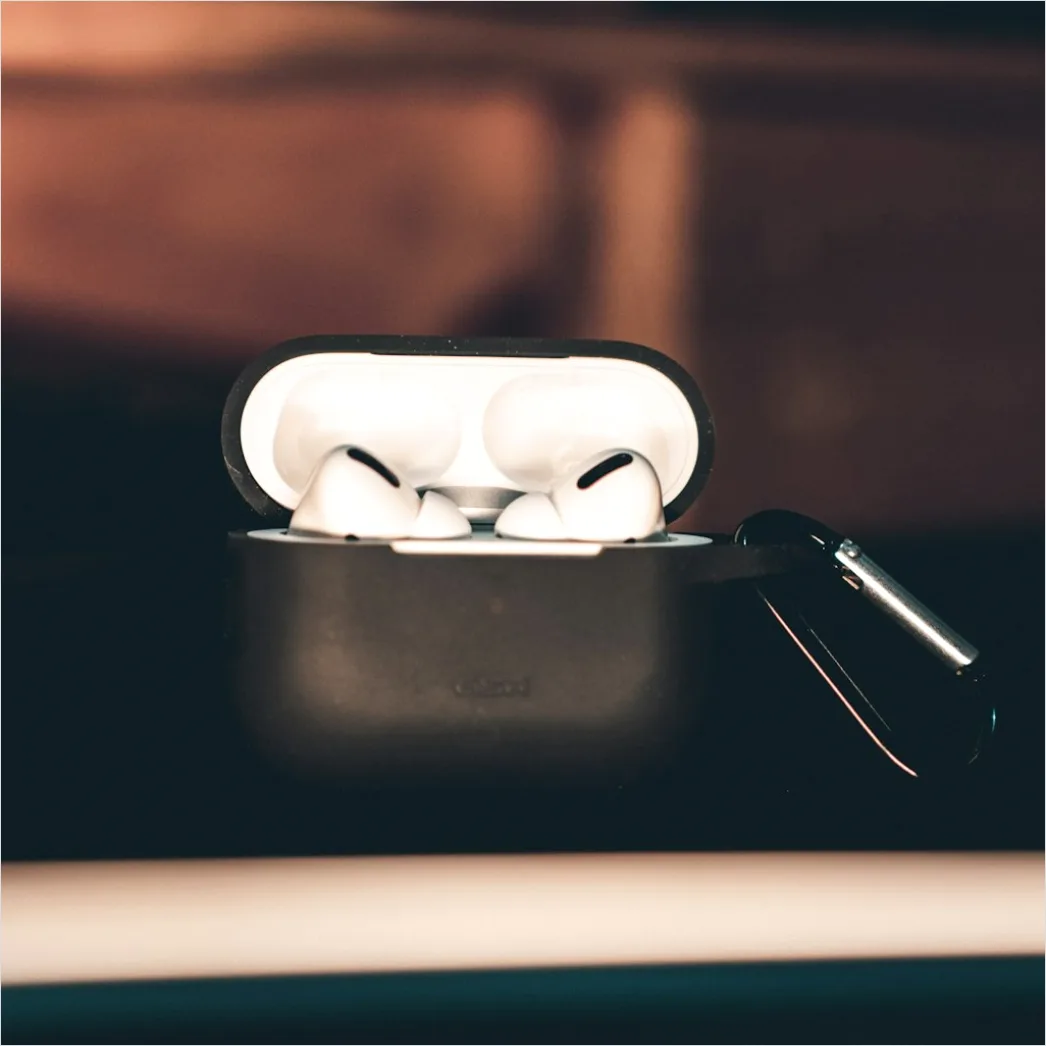 Detail Noise Cancelling Headphones On Desk Number 7