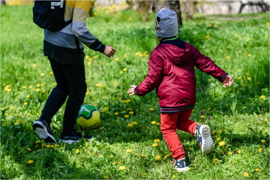 Detail Outdoor Play Active Family Lifestyle Number 8