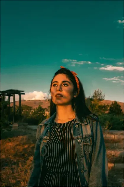 Detail Outdoor Portrait Golden Hour Sunlight Number 7