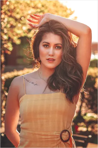 Detail Outdoor Portrait Golden Hour Sunlight Number 4