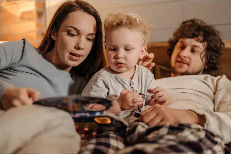 Detail Parents Reading Bedtime Story Cozy Bedroom Number 7