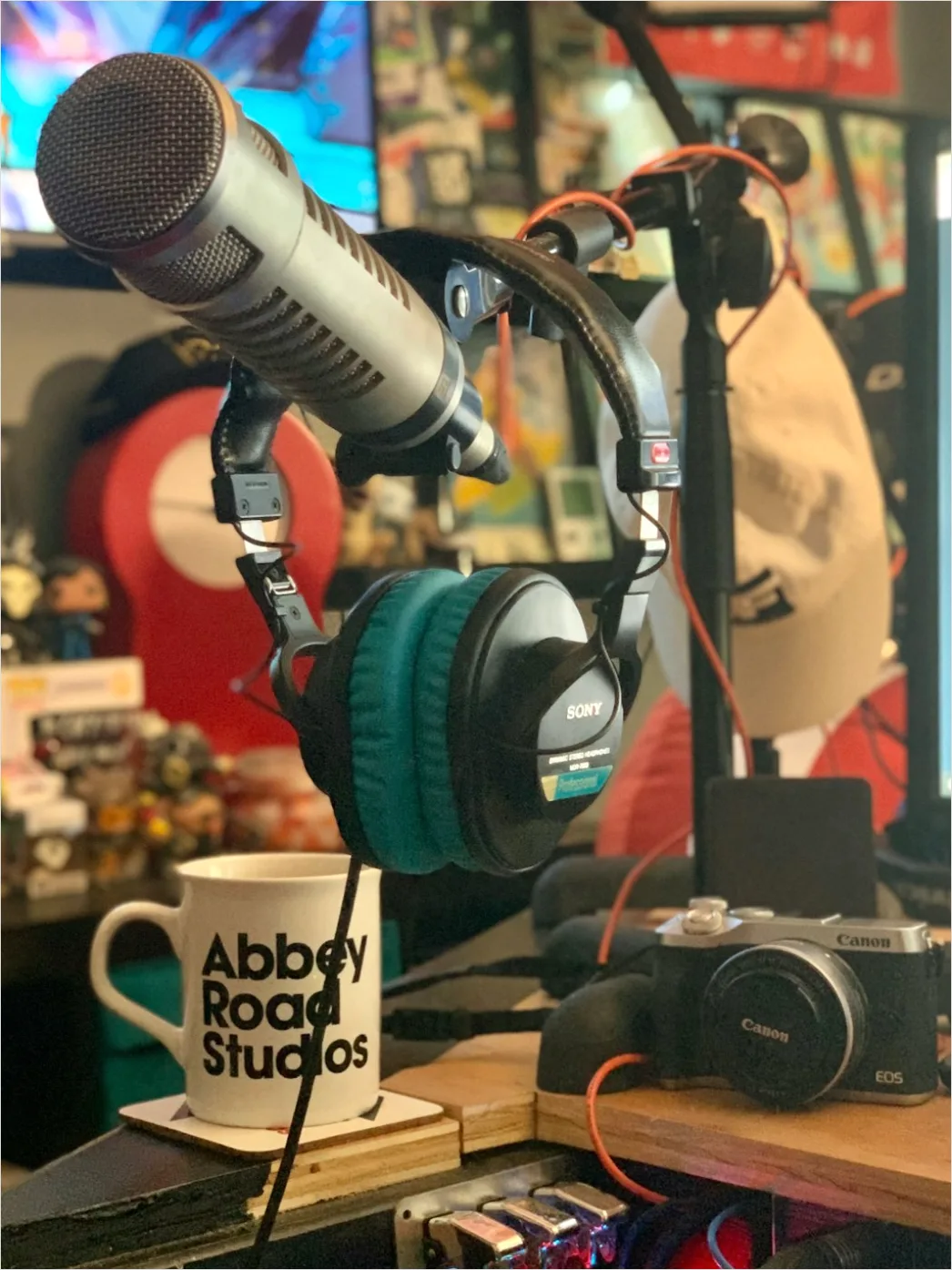 Detail Podcast Microphone With Headphones Number 14