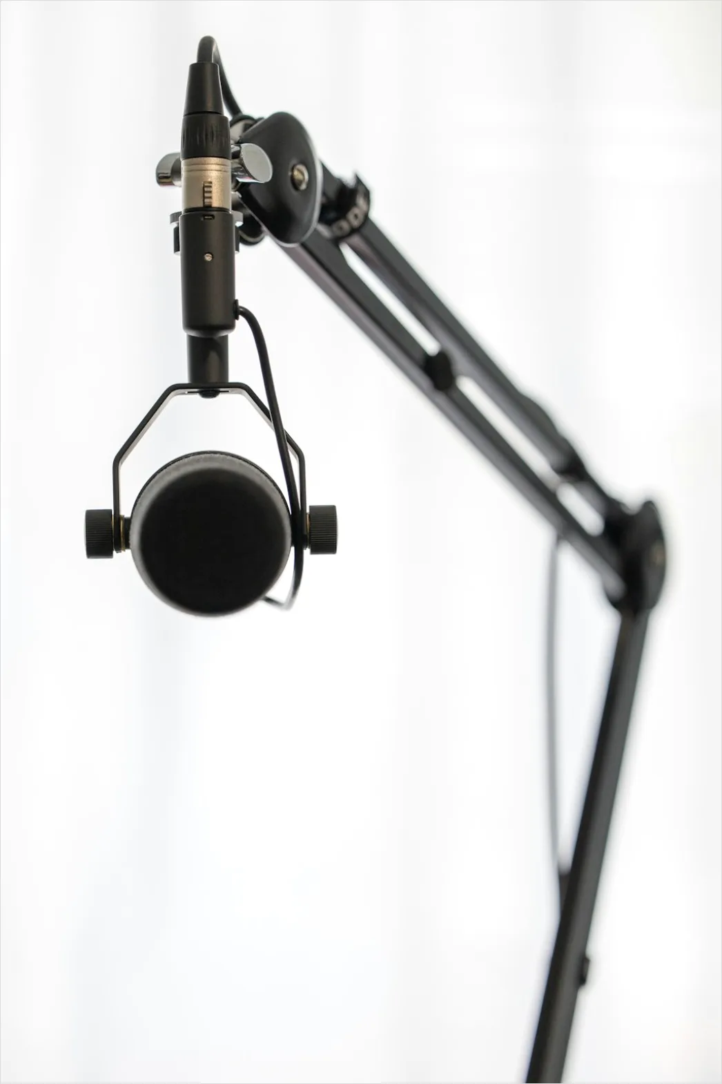 Detail Podcast Microphone With Headphones Number 15