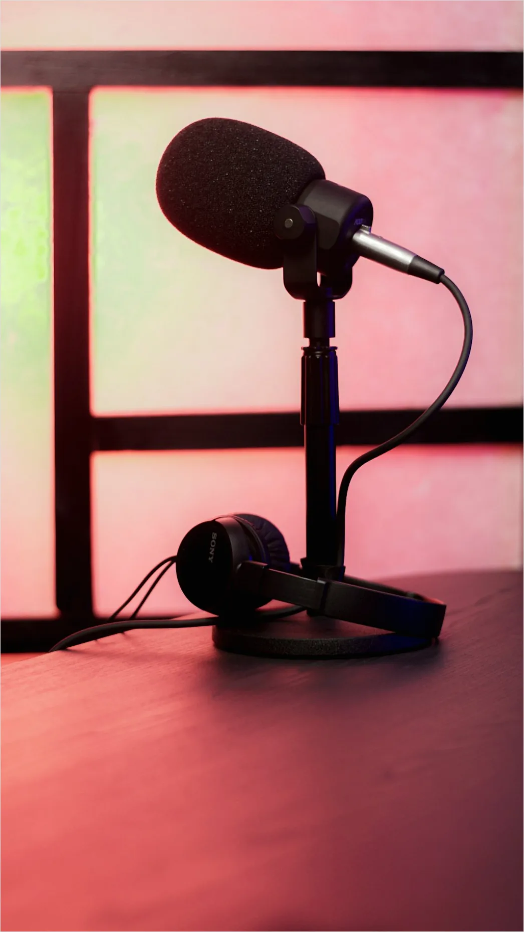 Detail Podcast Microphone With Headphones Number 7