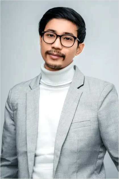Detail Professional Headshot Business Man Suit Number 9