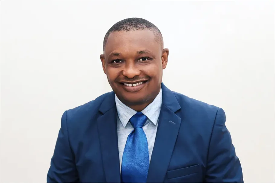 Detail Professional Headshot Business Man Suit Number 12