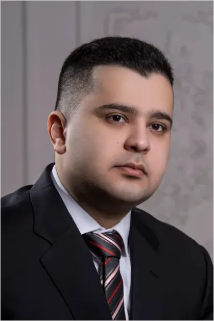 Detail Professional Headshot Business Man Suit Number 14