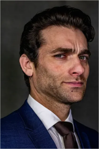 Detail Professional Headshot Business Man Suit Number 2
