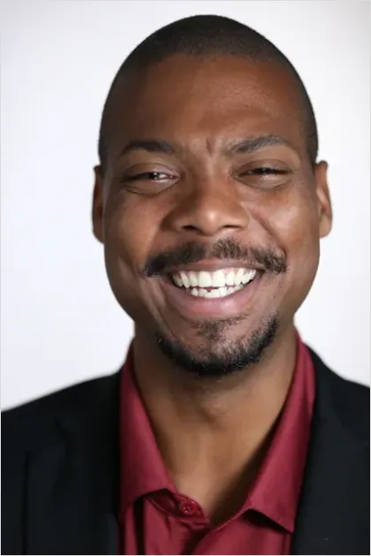 Detail Professional Headshot Business Man Suit Number 3