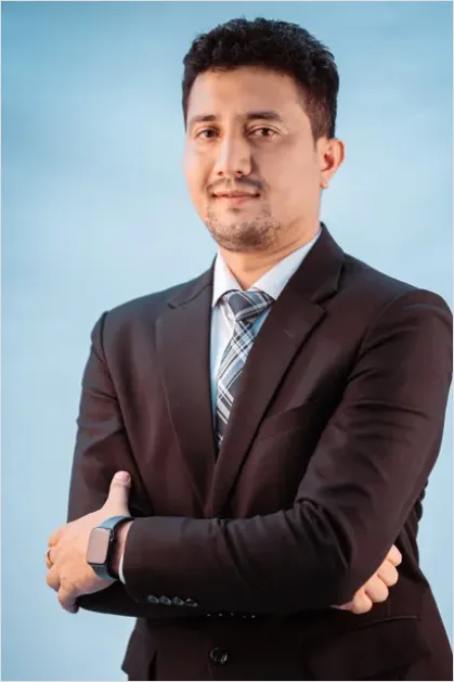 Detail Professional Headshot Business Man Suit Number 4