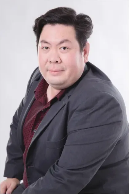 Detail Professional Headshot Business Man Suit Number 5