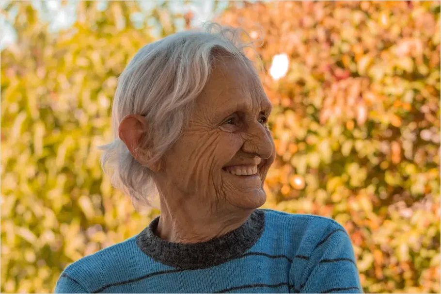 Detail Senior Woman Portrait Smiling Wrinkles Number 8